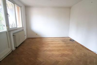 Apartament cu 3 camere decomandat în Cornișa - 2