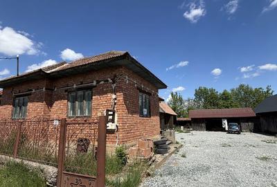 Casă cu 4 camere în Finișel