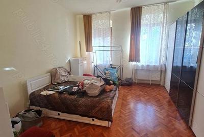 Curte cu doua case si teren - 9