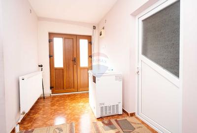 Casa de Vanzare, 3 Camere, 1577mp Teren la E58 - Letcani, Iasi - 3