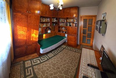 Apartament cu 3 camere semidecomandat în Central - 1