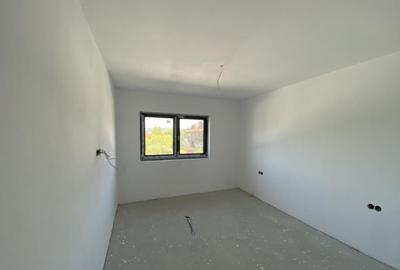 Casă cu 4 camere cu Canalizare în Cristian - 4