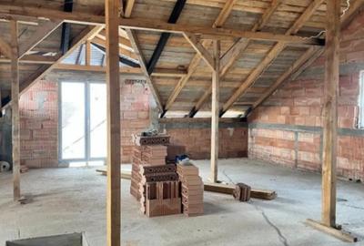 Casă cu 5 camere cu Teren 3100 Mp în Măneuți - 7