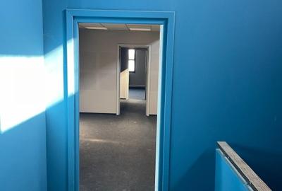 Spațiu comercial, 400 mp în Industriilor - 7