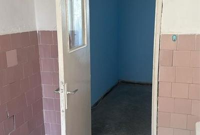 Apartament cu 3 camere decomandat în Roman - 7