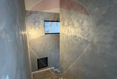 Casă cu 6 camere cu Teren 7661 Mp în Măneciu - 3