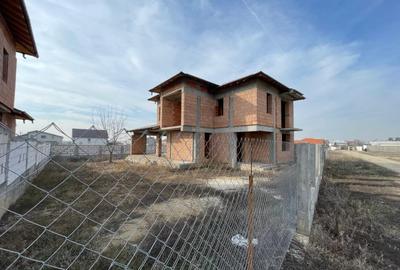 Casa la rosu P+1, 446mp teren,  164 mp utili si toate utilitatile in zona Ford - 2