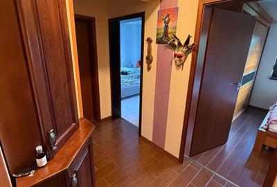 Apartament cu 3 camere decomandat în Runcu - 3