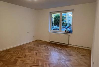 Casă cu 4 camere cu Teren 500 Mp în Central - 1