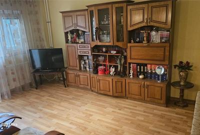 Apartament cu 3 camere decomandat, mobilat în Tineretului