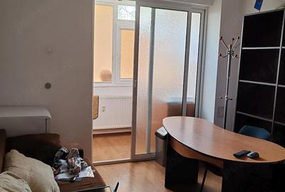 Apartament cu 4 camere semidecomandat în Central
