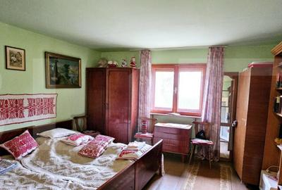 Casa tradi?ionala din lemn, cu teren de 600 mp. - Bodoc - 9