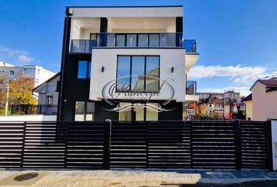 Casă individuală cu 5 camere în Gheorgheni