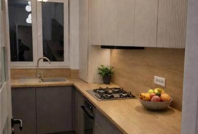 Apartament cu 4 camere decomandat în Calea București