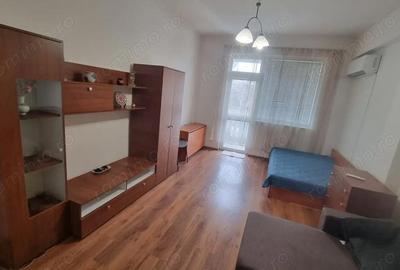 Garsonieră decomandată în Eroii Revoluției - 2