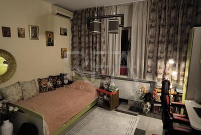 Garsonieră semidecomandată, mobilată în Universitate