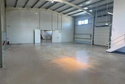 Spațiu comercial, de 600 mp, în Central - 4