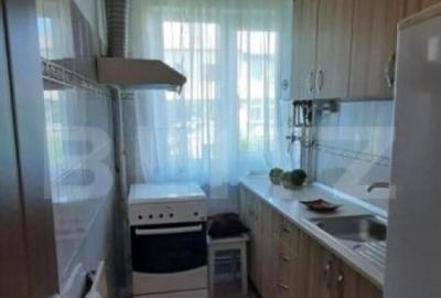 Apartament cu 3 camere semidecomandat, mobilat în Micro 5