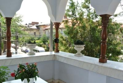 Casă cu 10 camere cu Canalizare în Aviatorilor