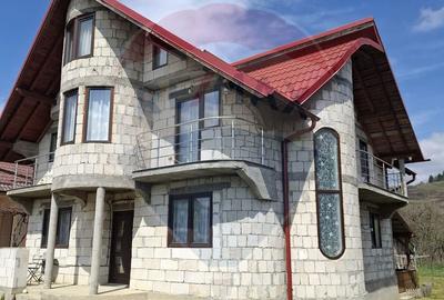 Casă cu 5 camere cu Teren 676 Mp în Bogdan Vodă - 2