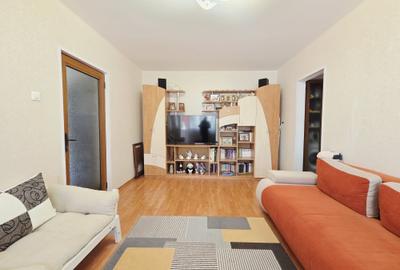 Apartament cu 3 camere semidecomandat, mobilat în Micro 16 - 2