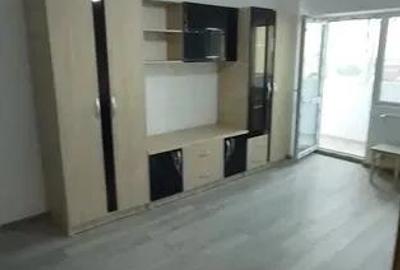 Garsonieră decomandată în Tei