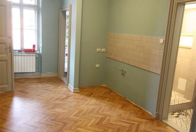 Birou, de 74 mp, în P-ța Unirii - 11