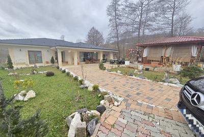 Vila exclusivista de vanzare, 200mp, Luna de sus