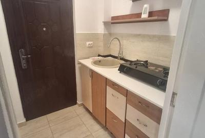 Garsonieră decomandată în Central