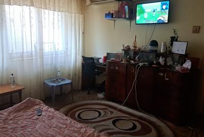 Apartament cu 3 camere semidecomandat în CET