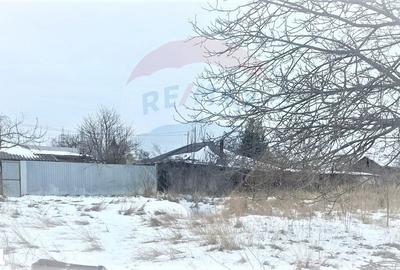 Teren de 6716 mp, în Izvoare - 3
