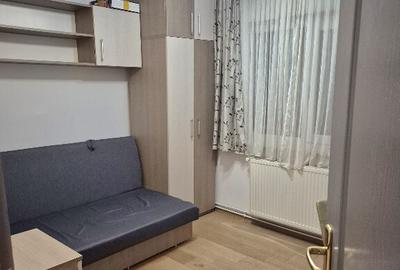 Apartament cu 3 camere decomandat în Eremia