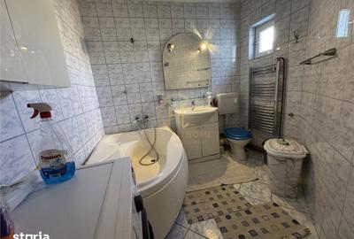 Apartament cu 3 camere decomandat în Canta - 3