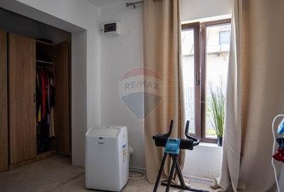 Vanzare vila si spatiu comercial, cu gradina si garaj-zona Corbii Mari - 6