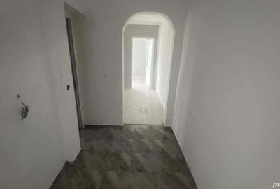 Vand apartament 2 camere, et4, bl N3. Pret 35000 - 2