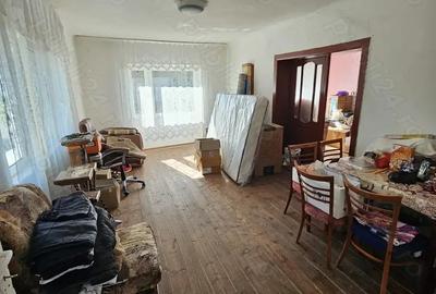 Vand casa 4 camere Pestisu Mare