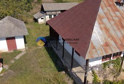 Casa + teren spatios de vanzare - Girov - 3