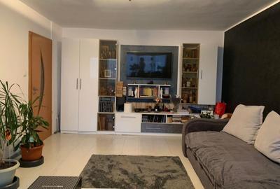 Apartament cu 4 camere decomandat, mobilat în Steaua