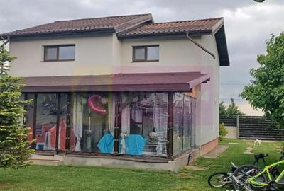 Casă cu 4 camere cu Teren 500 Mp în Săbăreni