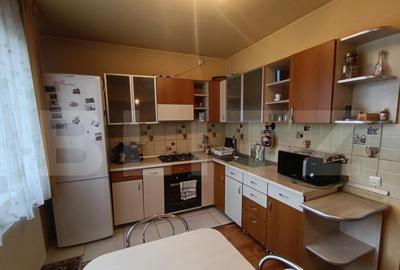 Casa de vanzare, cu 5 camere ?i un teren de 600 mp, zona u - 35