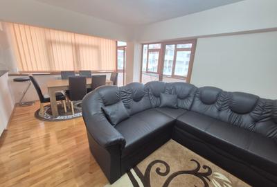 Apartament cu 3 camere semidecomandat în Central