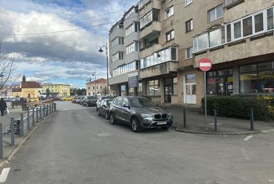 Inchiriem spatiu comercial - 64 mp - intrare din strada - zona Centrala - 2