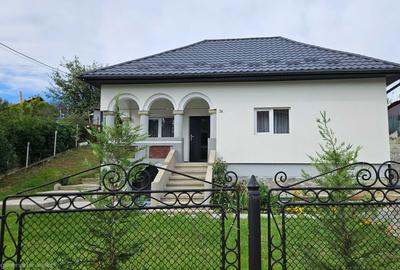 Casă cu 2 camere cu Teren 250 Mp în Central - 1