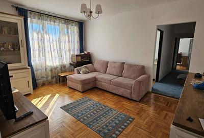 Apartament cu 3 camere semidecomandat în Central - 1