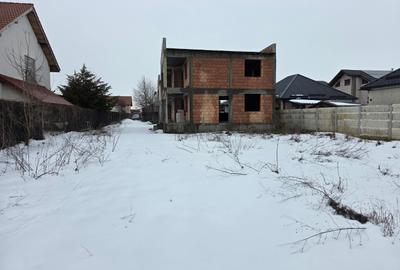 Casă cu 4 camere cu Teren 900 Mp în Est