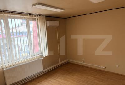 Spa?ii comerciale in cladire de birouri central - 1