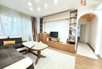 Apartament cu 4 camere semidecomandat, mobilat în Dacia