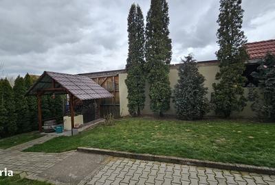 Casă cu 4 camere cu Canalizare în Lazaret
