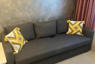 Apartament cu 3 camere decomandat în P-ța Victoriei