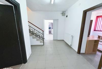 Spațiu comercial, de 300 mp, în Central - 8